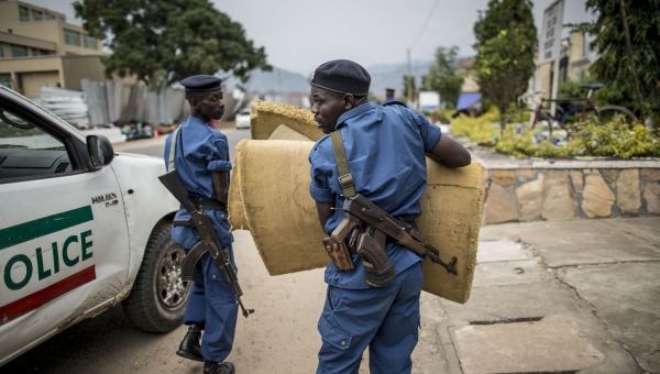 Des agents de la police accusés de commettre des vols nocturnes dans la zone Nyakabiga